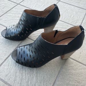 2 Pairs!  Clarks Okena Beige & Black Leather Heels